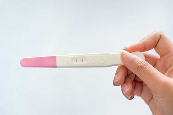<b>验孕棒显示两条红杠却没怀孕，小心是生化妊娠在“作祟”</b>